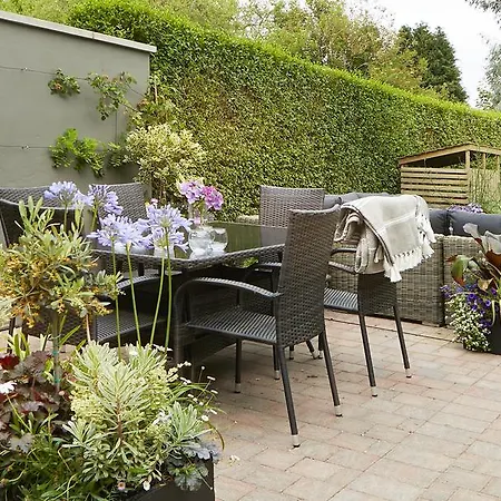 The Plough & 5*