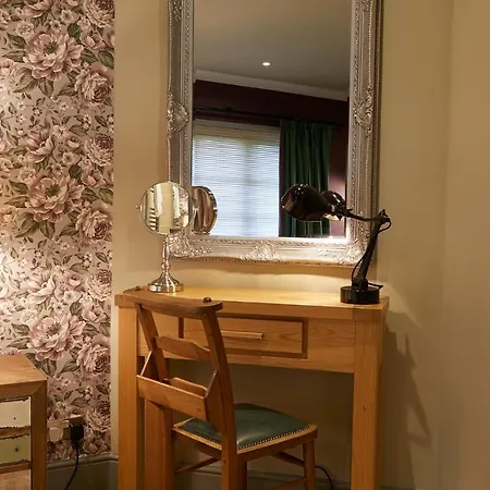 The Plough & 5*