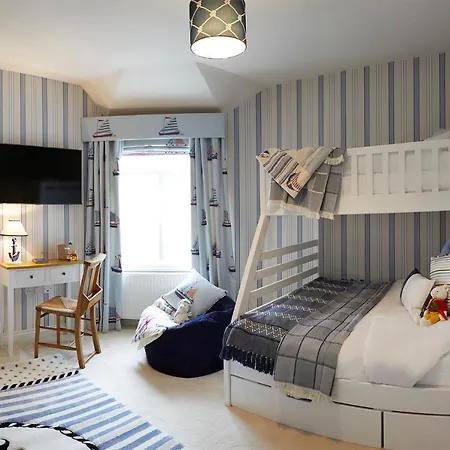 The Plough & 5*