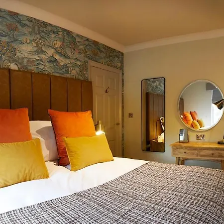 The Plough & 5*