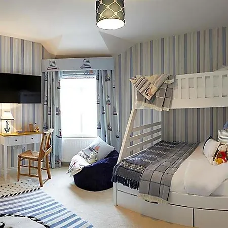 The Plough & 5*