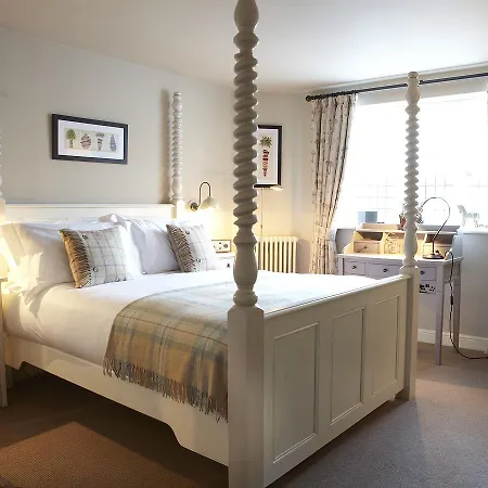The Plough & 5*