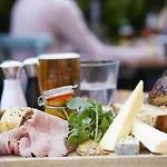 Herberg The Plough &