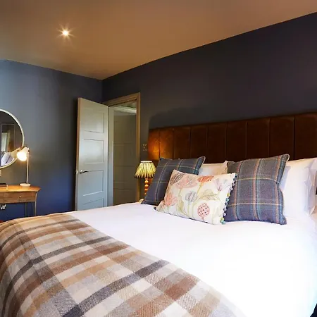The Plough & 5*
